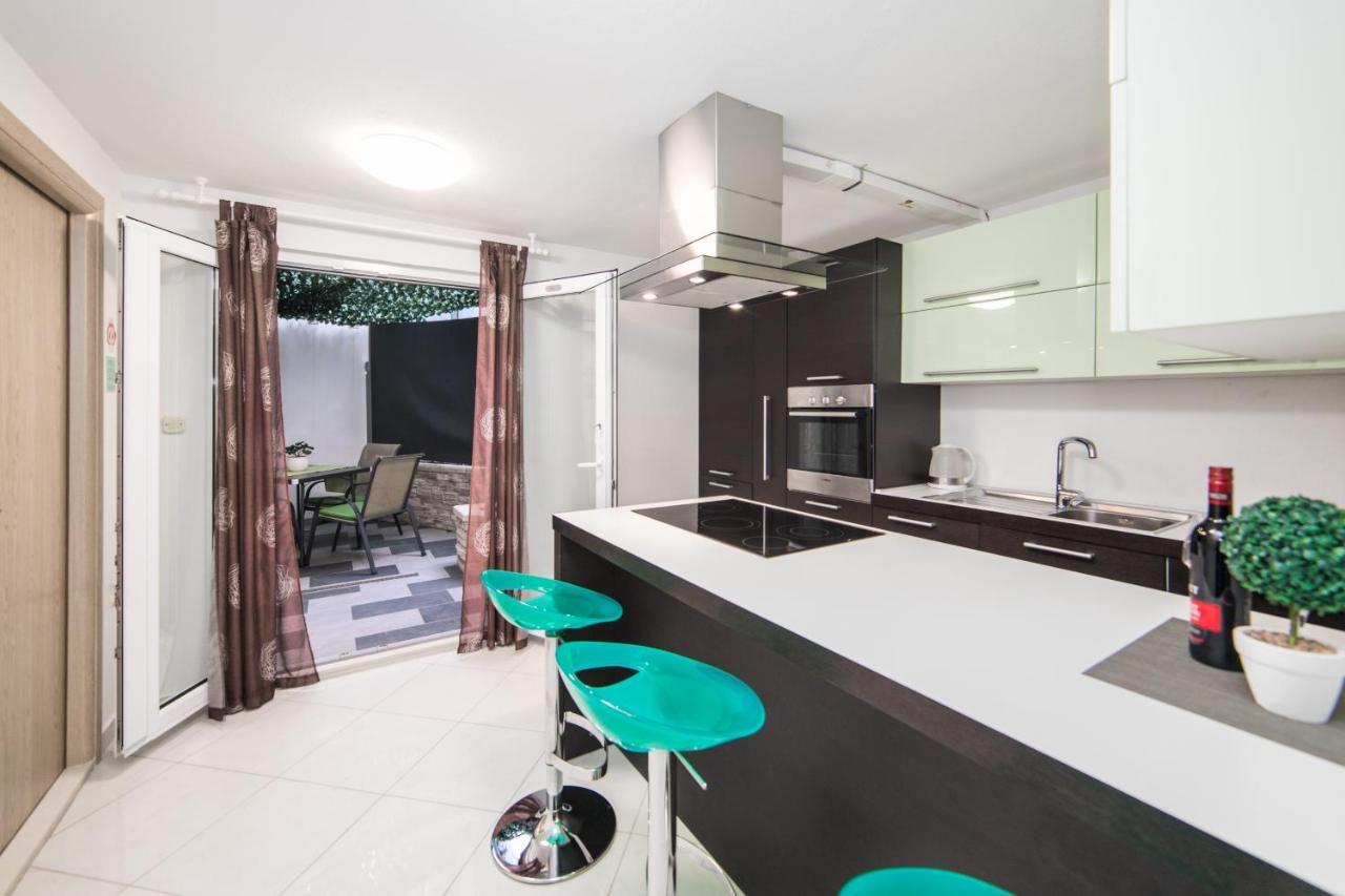 Villa Jadranka Apartments Тучепи Экстерьер фото